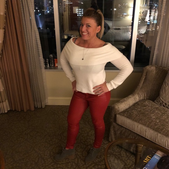 Hello everyone, please check out my closet - Picture 4 of 6